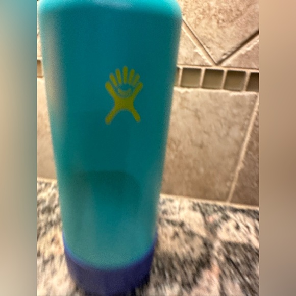 Hydro Flask 40 oz Wide Mouth Limited Edition Hawaii. New with tag. - Picture 5 of 10